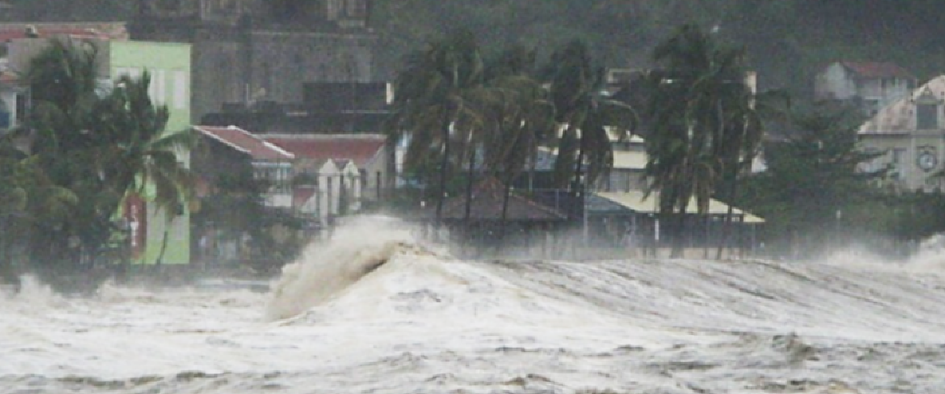 Plage du Carbet pendant l’ouragan Omar en 2008
© BRGM - Benoit Vittecoq
 Plage du Carbet pendant l’ouragan Omar en 2008
